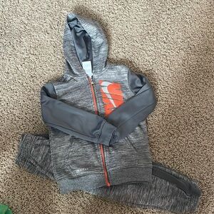 Boys Nike Size 6 Tracksuit